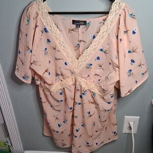 Suzanne Betro Light Pink Floral Blouse with Cream Lace. New, Size 1x